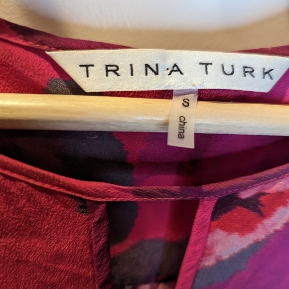 TRINA Turk Silk Bright Floral sleeveless blouse size small - Picture 4 of 5